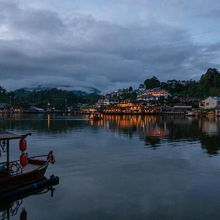 รักไทยโฮมสเตย์ Ban Rak Thai Ngoại thất bức ảnh